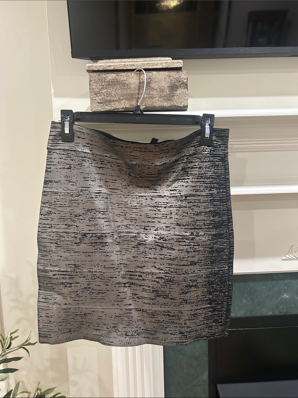 BCBGMaxAzria Black and Taupe Textured Pencil Skirt